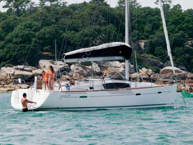 Sailboat Oceanis 40 for hire in Marina La Lonja