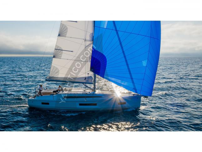Sailing yacht Oceanis 40 for charter in Olbia