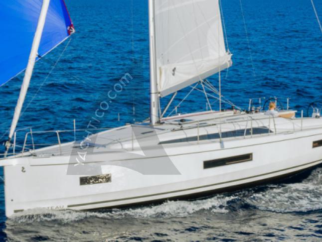 Yacht Oceanis 40 for rent in Port Toulon