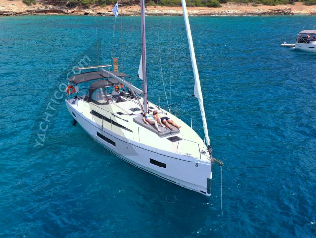 Sailing boat Oceanis 40 for rent in Athens Marina