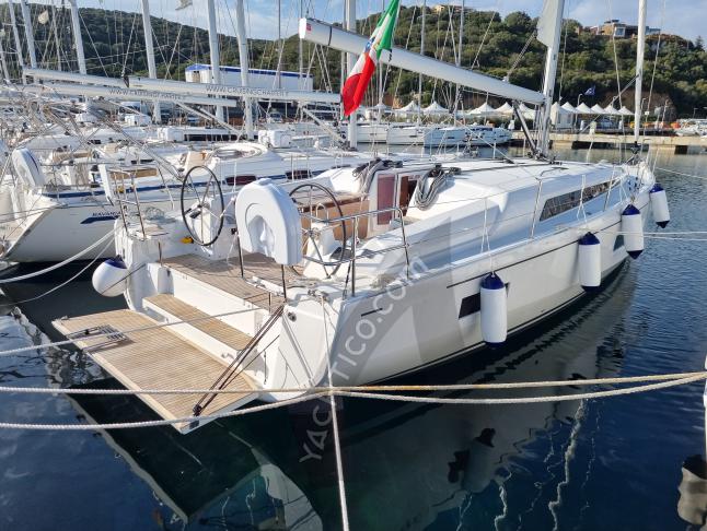 Yacht Oceanis 40 available for charter in Portisco