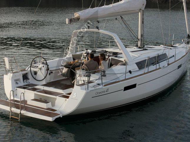 Sailboat Oceanis 41 for hire in Athens