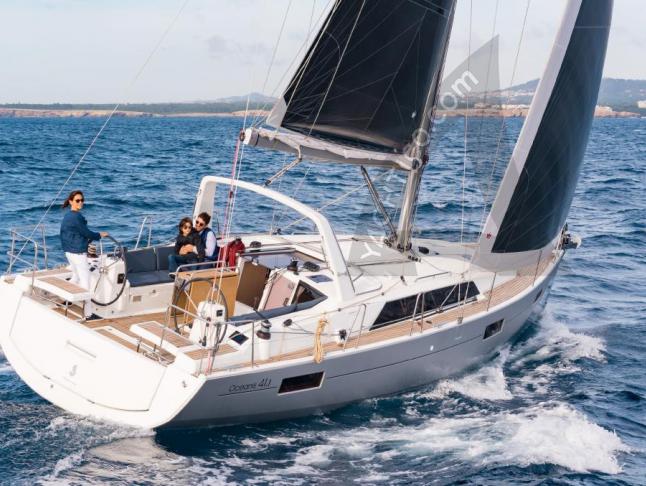 Sailing yacht Oceanis 411 for rent in Puntone