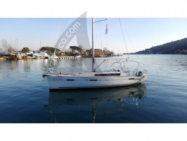 Sailing yacht Oceanis 411 available for charter in Port Bocca di Magra