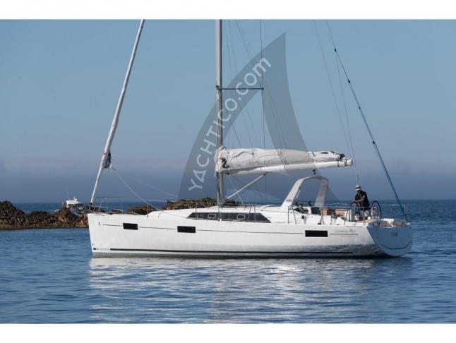 Sailing boat Oceanis 411 for rent in Messina