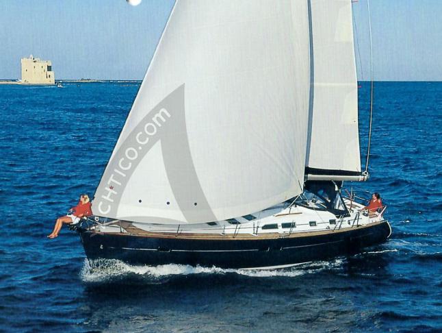 Sailing yacht Oceanis 423 for hire in Harstad