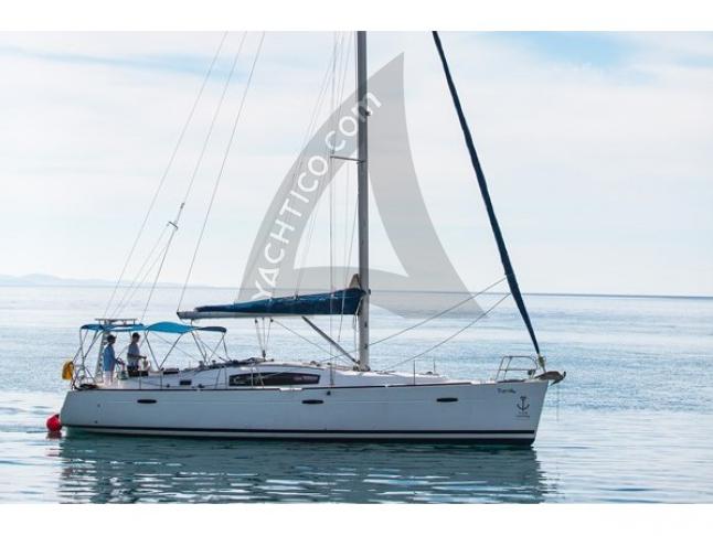 Yacht Oceanis 43 available for charter in Nikiana