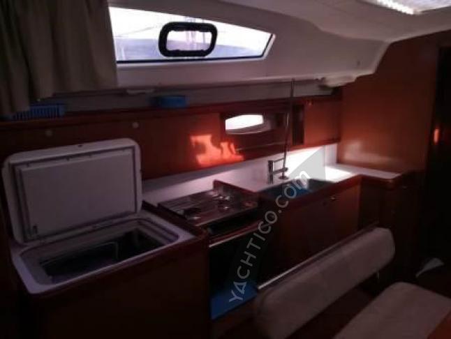 Sailboat Oceanis 43 for rent in Naples