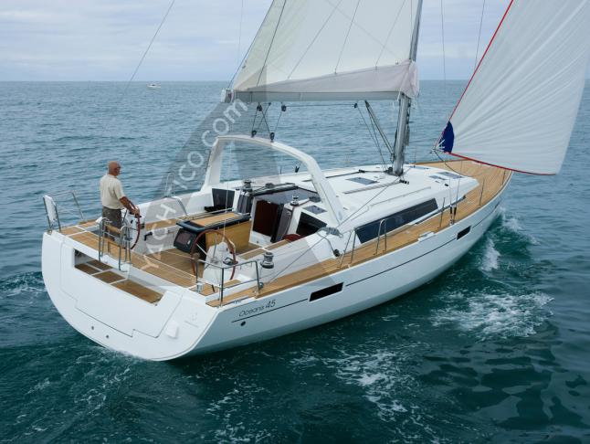 Sailing boat Oceanis 45 for hire in Marina di Olbia