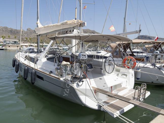 Sailing yacht Oceanis 45 available for charter in Marina Port de Pollenca