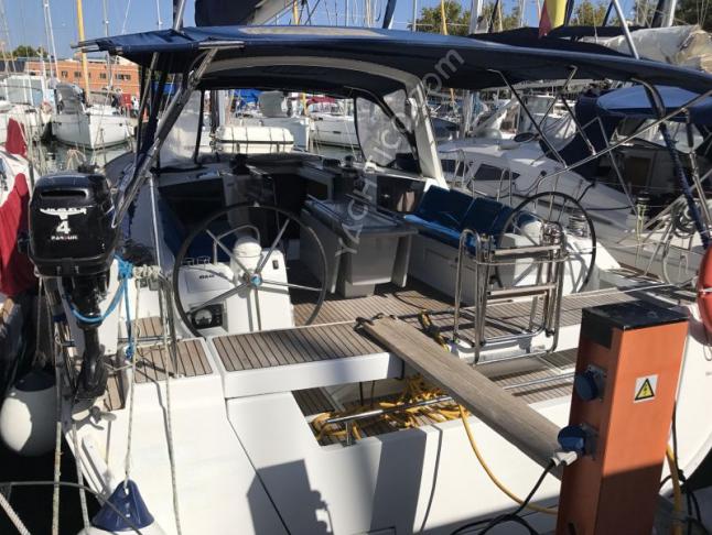 Yacht Oceanis 45 for rent in Marina La Lonja