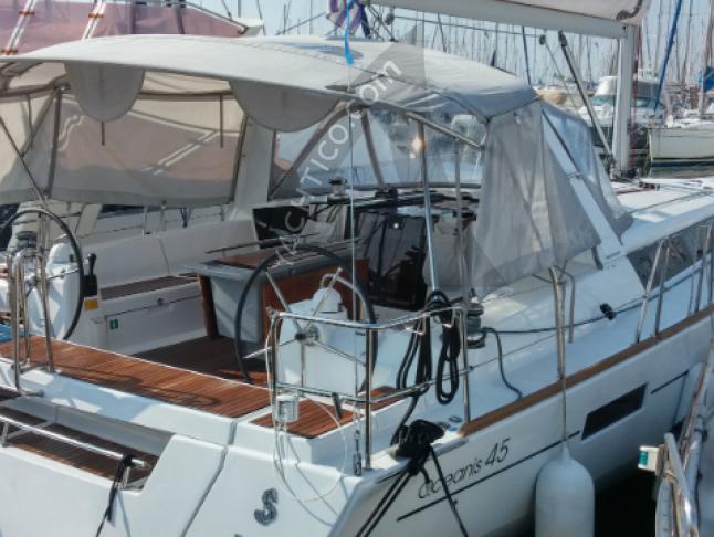 Yacht Oceanis 45 available for charter in Alimos Marina Kalamaki