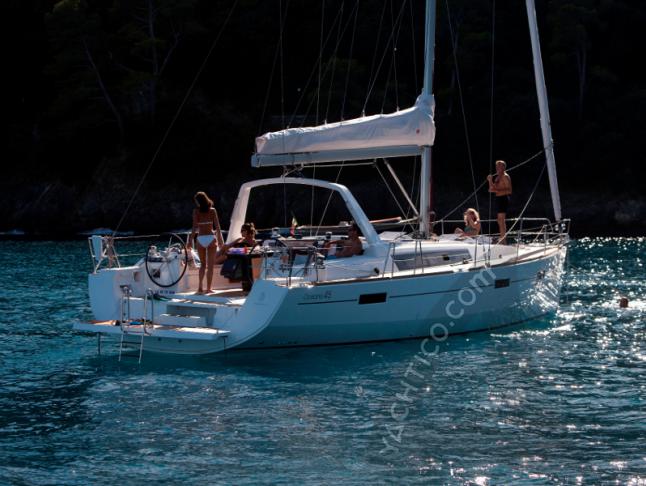 Segelyacht Oceanis 45 chartern in Trogir