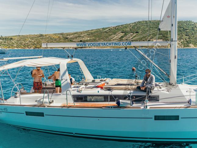 Segelyacht Oceanis 45 chartern in Sibenik
