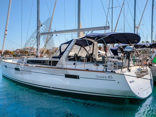 Yacht Oceanis 45 for rent in Messina
