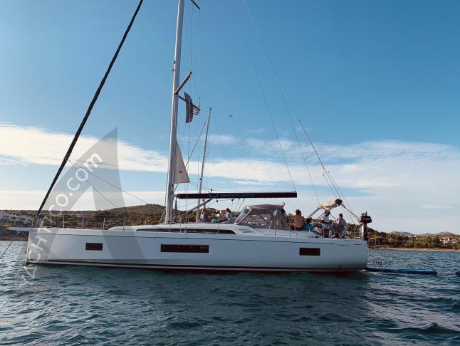 Sailing yacht Oceanis 51.1 for rent in Lavrio