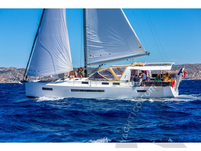 Sailboat Sun Loft 47 for rent in Nea Peramos Marina