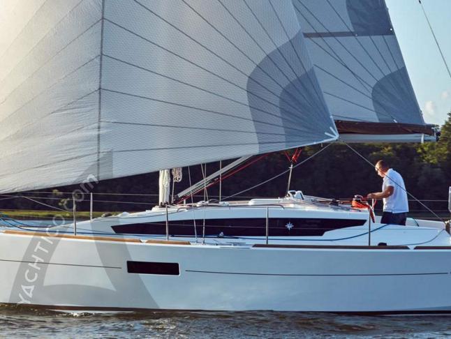 Sailing boat Sun Odyssey 319 for hire in La Trinite sur Mer