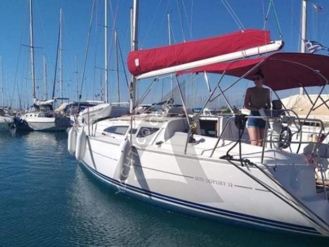 Sailing yacht Sun Odyssey 32 available for charter in Lefkas