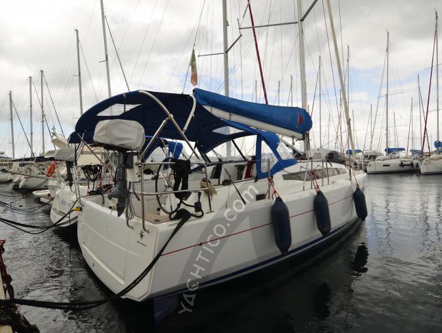 Sailing boat Sun Odyssey 380 for hire in Cannigione Marina