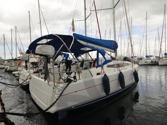 Segelyacht Sun Odyssey 380 chartern in Cannigione Marina