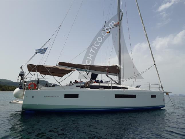 Yacht Sun Odyssey 410 available for charter in Volos