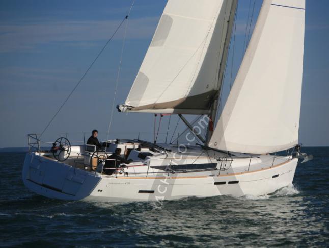 Yacht Sun Odyssey 439 for hire in Marina Porto di Roma