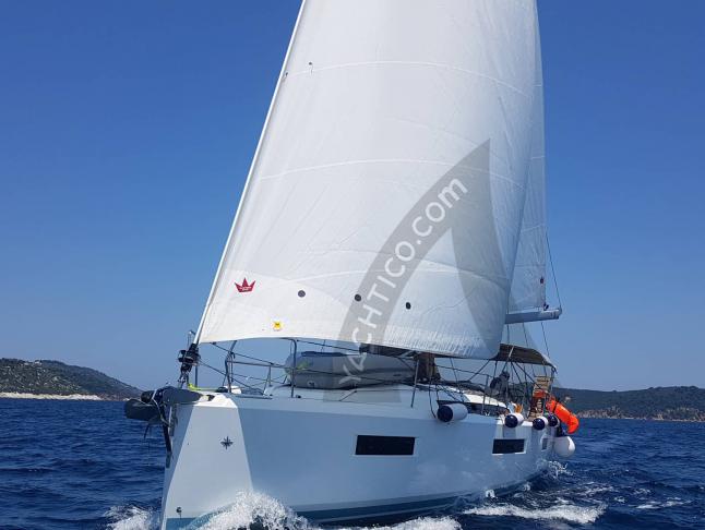 Sailing boat Sun Odyssey 440 for rent in Volos