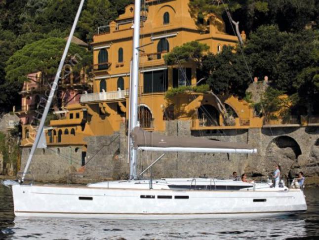 Sailing yacht Sun Odyssey 519 for hire in Kastel Gomilica