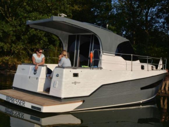 Motor yacht Represser 30 for rent in Wilkasy Marina-132258-0