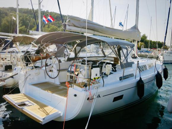 Sailboat Hanse 388 available for charter in Milna-163976-0