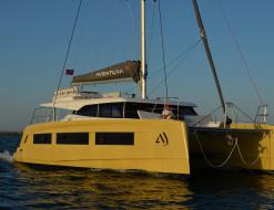 Kat Aventura 45 chartern in Grimaud