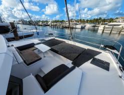 Katamaran Bali 4.2 Yachtcharter in Palm Cay Marina