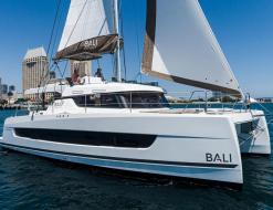 Catamaran Bali 4.4 for charter in Harbor Island West Marina