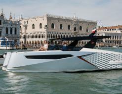 Katamaran Dracan 42 chartern in Marina Certosa