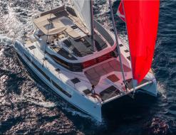Kat Fountaine Pajot MY 44 chartern in Pula