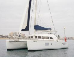 Kat Lagoon 380 chartern in Marina Ibiza