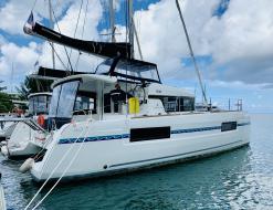 Kat Lagoon 40 Yachtcharter in Eden Island Marina