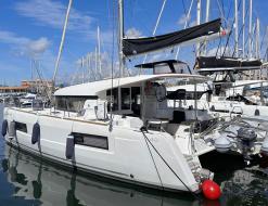 Kat Lagoon 40 chartern in Marina Mallorca Nautica
