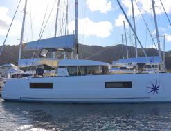 Katamaran Lagoon 40 chartern in Nanny Cay Marina