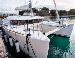 Catamaran Lagoon 400 S2 for rent in Volos
