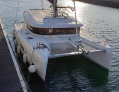 Katamaran Lagoon 42 chartern in Salerno