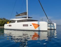 Cat Lagoon 42 for charter in Aktion