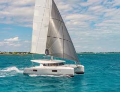 Catamaran Lagoon 42 for rent in Marina Bas du Fort