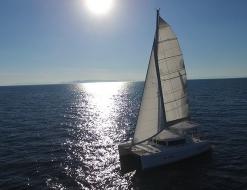 Katamaran Lagoon 420 chartern in Marina Alimos Kalamaki