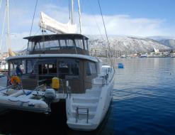Katamaran Lagoon 450 Yachtcharter in Yachthafen Tromso