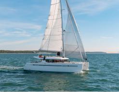 Katamaran Lagoon 450 S chartern in Arrecife