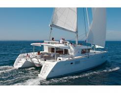 Catamaran Lagoon 450 F for rent in Golfo Aranci Harbour