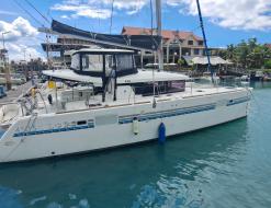 Kat Lagoon 450 S chartern in Eden Island Marina