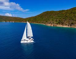 Kat Lagoon 46 chartern in Nanny Cay Marina